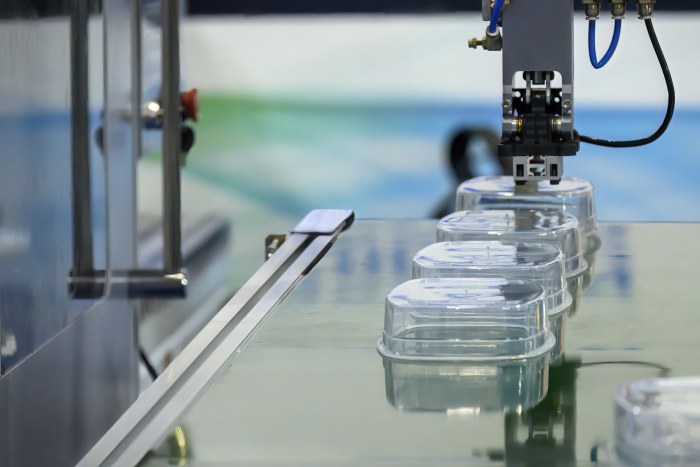 Elektrostatik als Werkzeug: Wenn statische Aufladung zum Produktionshelfer wird